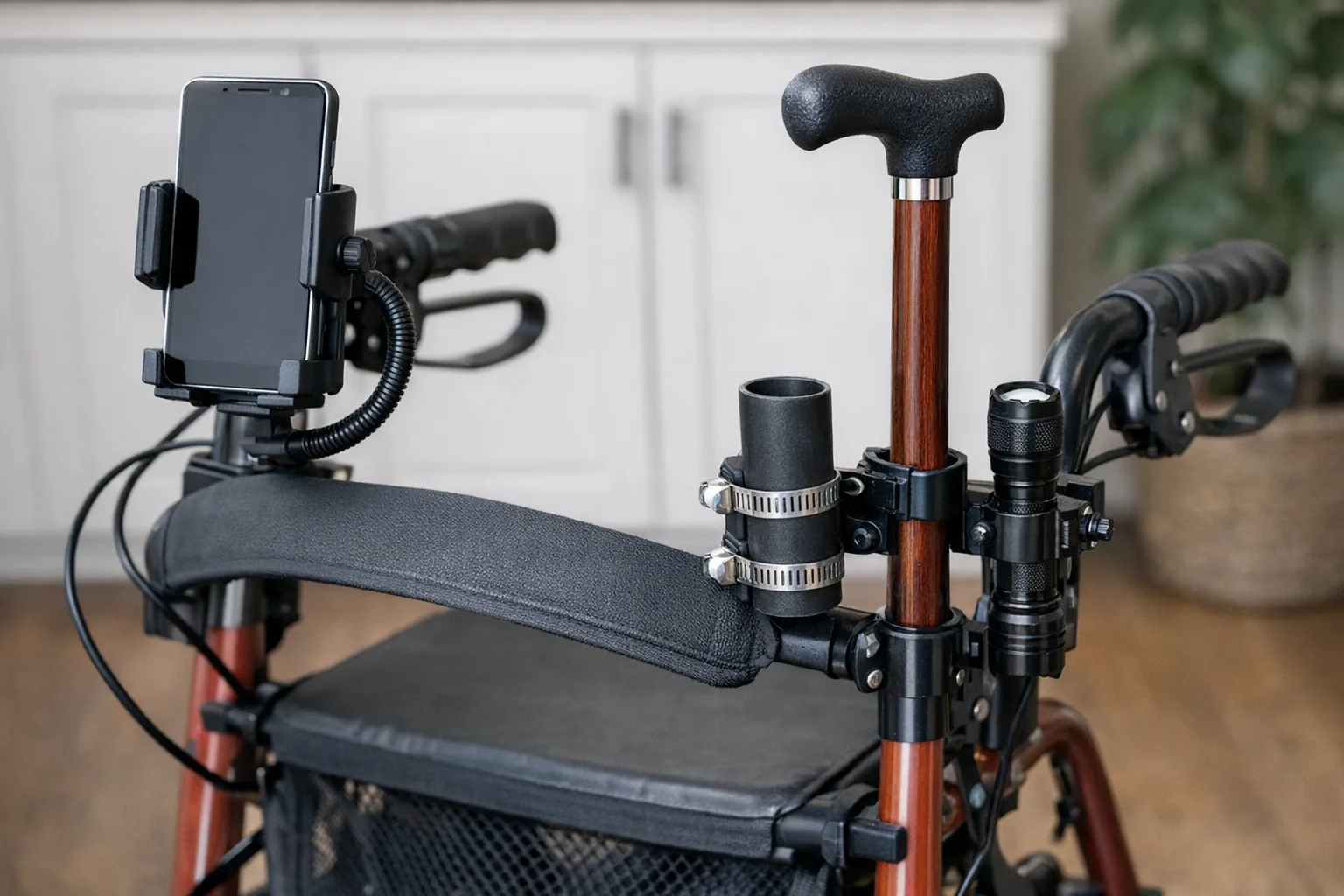Rollator-Halterungen selber bauen: Handy-, Stock- und Lampenhalter