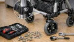 Rollator: Schrauben und Verbindungen prüfen