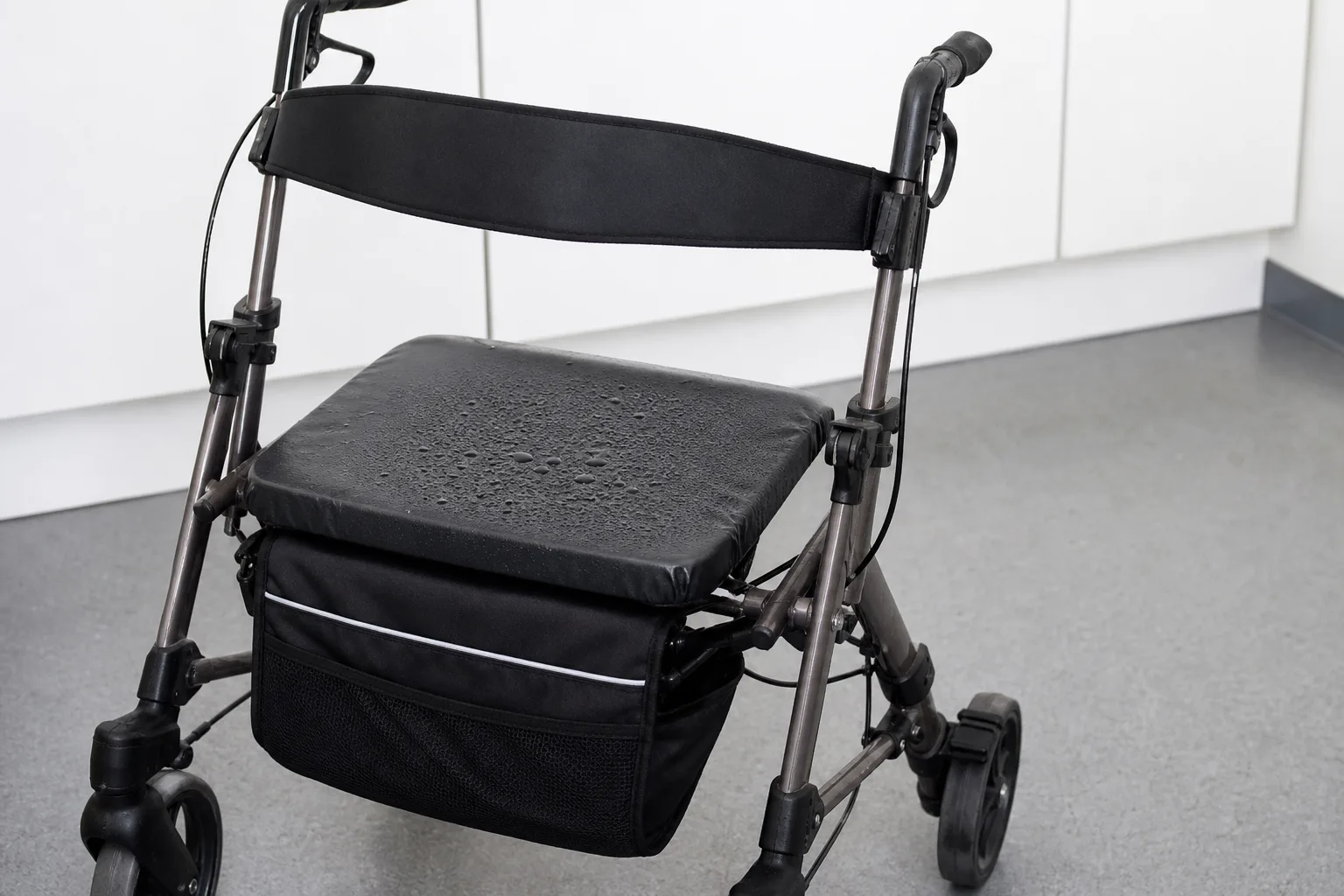 Wasserdichten Rollator-Sitzbezug selber fertigen